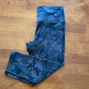 Zyia Forest Camo Cropped leggings